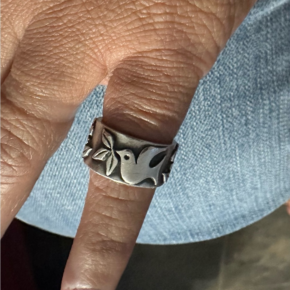 James Avery retired ring